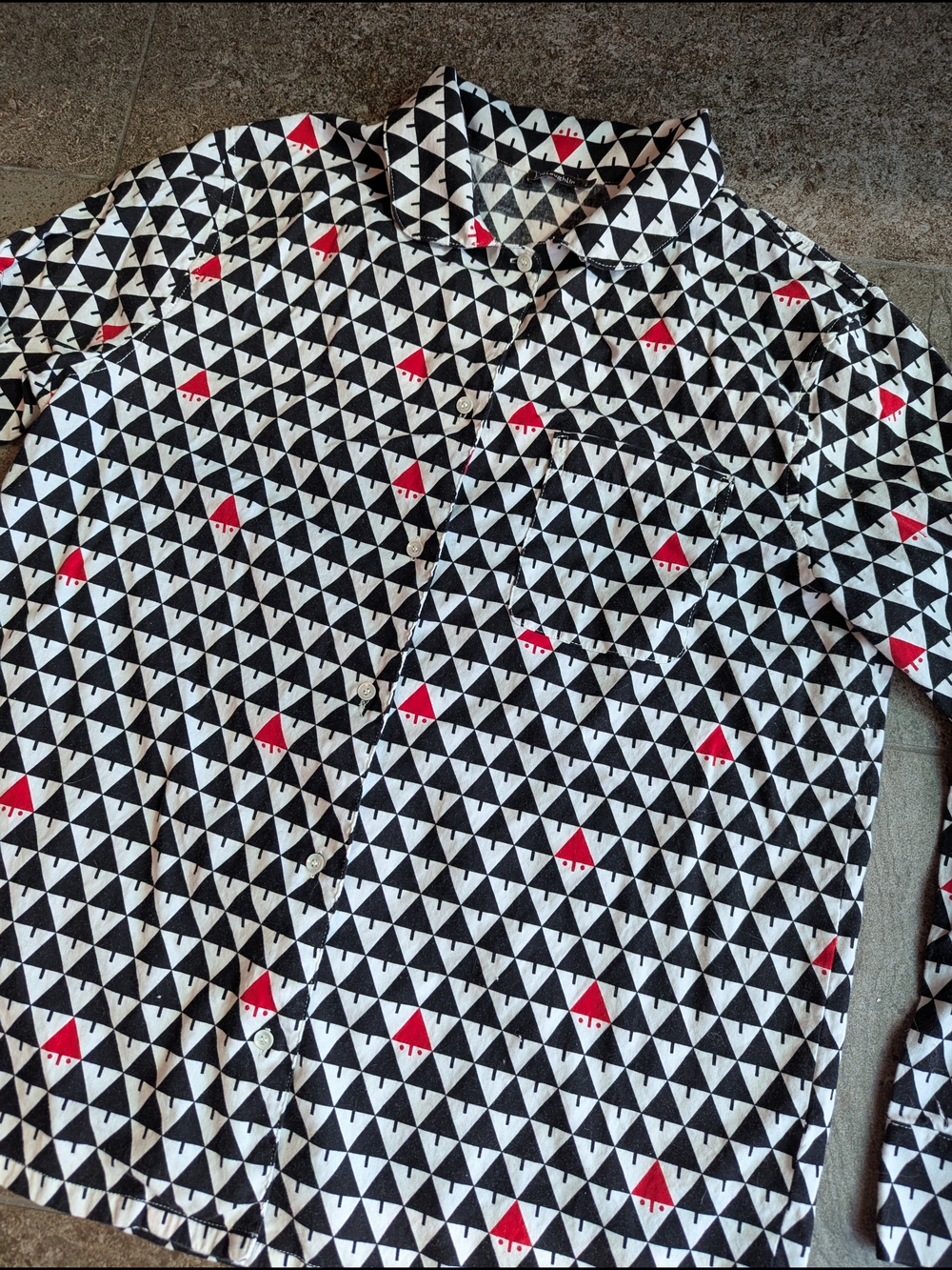 J. McLaughlin Black, White & Red Triangle Print Button-Down Shirt